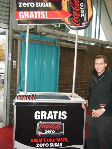 cola-cola gratis pentru vizitatori...la plecare