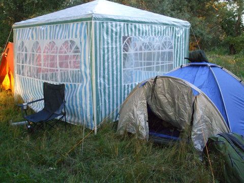 Am instalat tabara ...