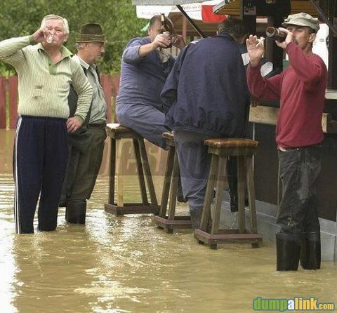 potopul vine, bautura sa curga!!!
